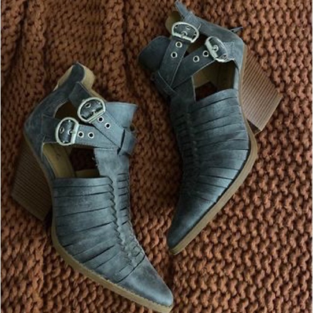 Womens booties - never worn!! Sz 10. From VICI COLLECTION